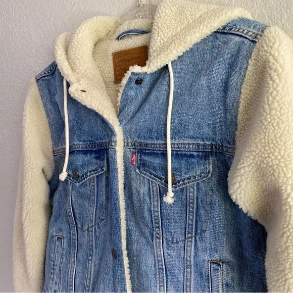 LEVI’S Ex-Boyfriend Sherpa-Lined Denim Trucker Jacket - Picture 12 of 14